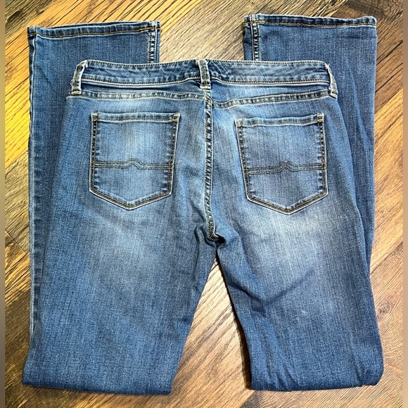 Arizona Jean Co Size 9 Average Boot Cut Blue Jean - Picture 2 of 9